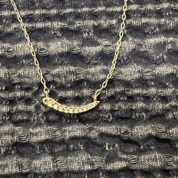 Elegant silver Kendra Scott Necklace - Picture 2 of 3